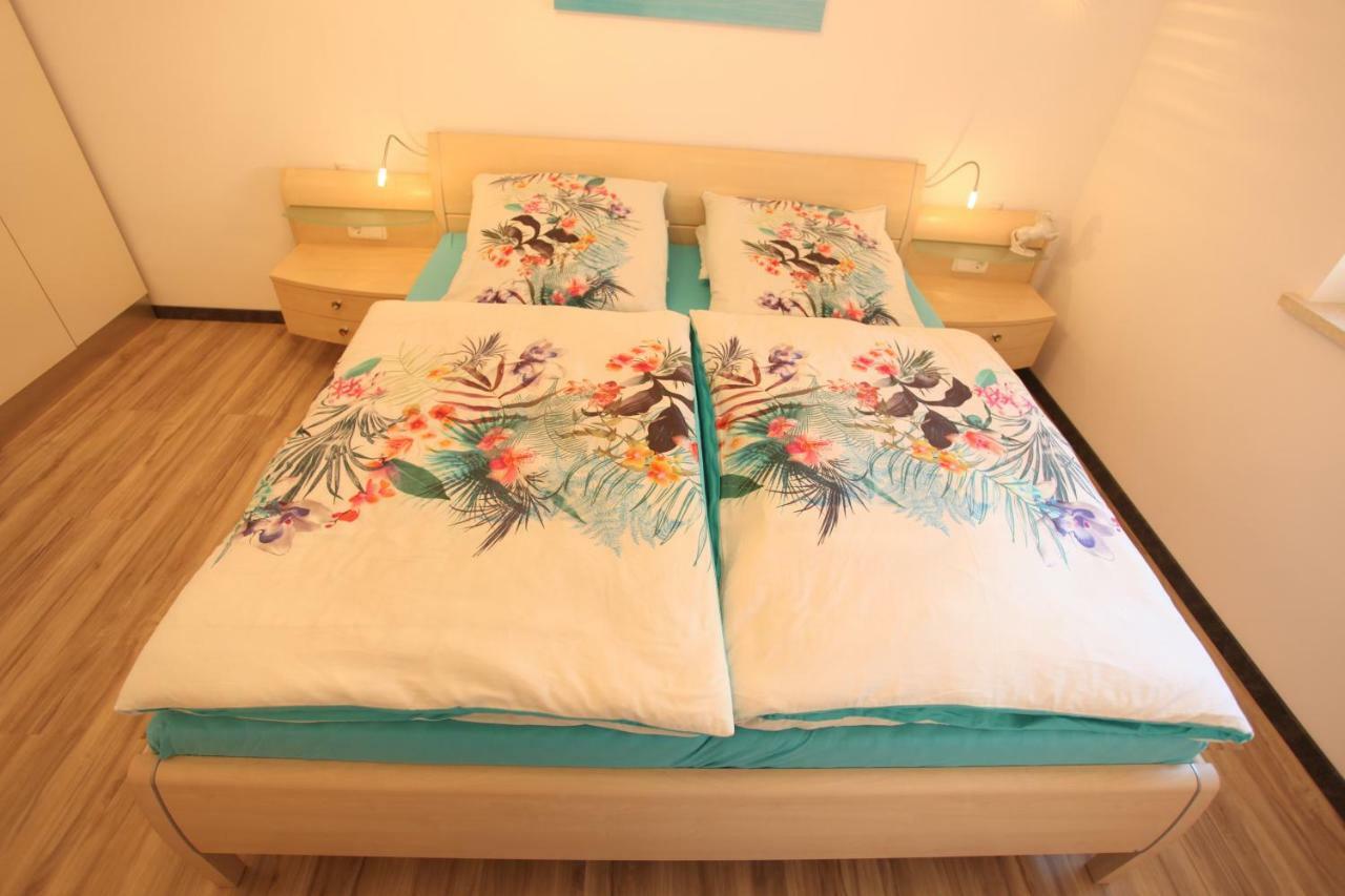 אדלסדורף B&B'S Im Aischgrund מראה חיצוני תמונה
